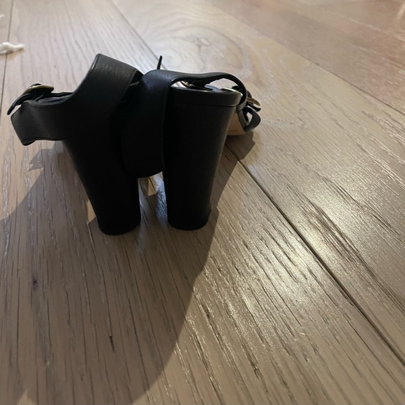 manolo blahnik - Picture 2 of 6